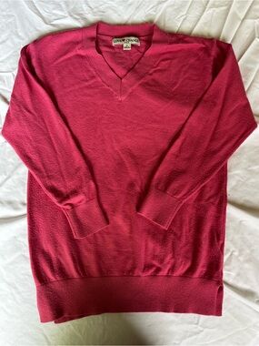 Preppy old money spring summer bama rush pink Women's Raspberry V-Neck Sweater M